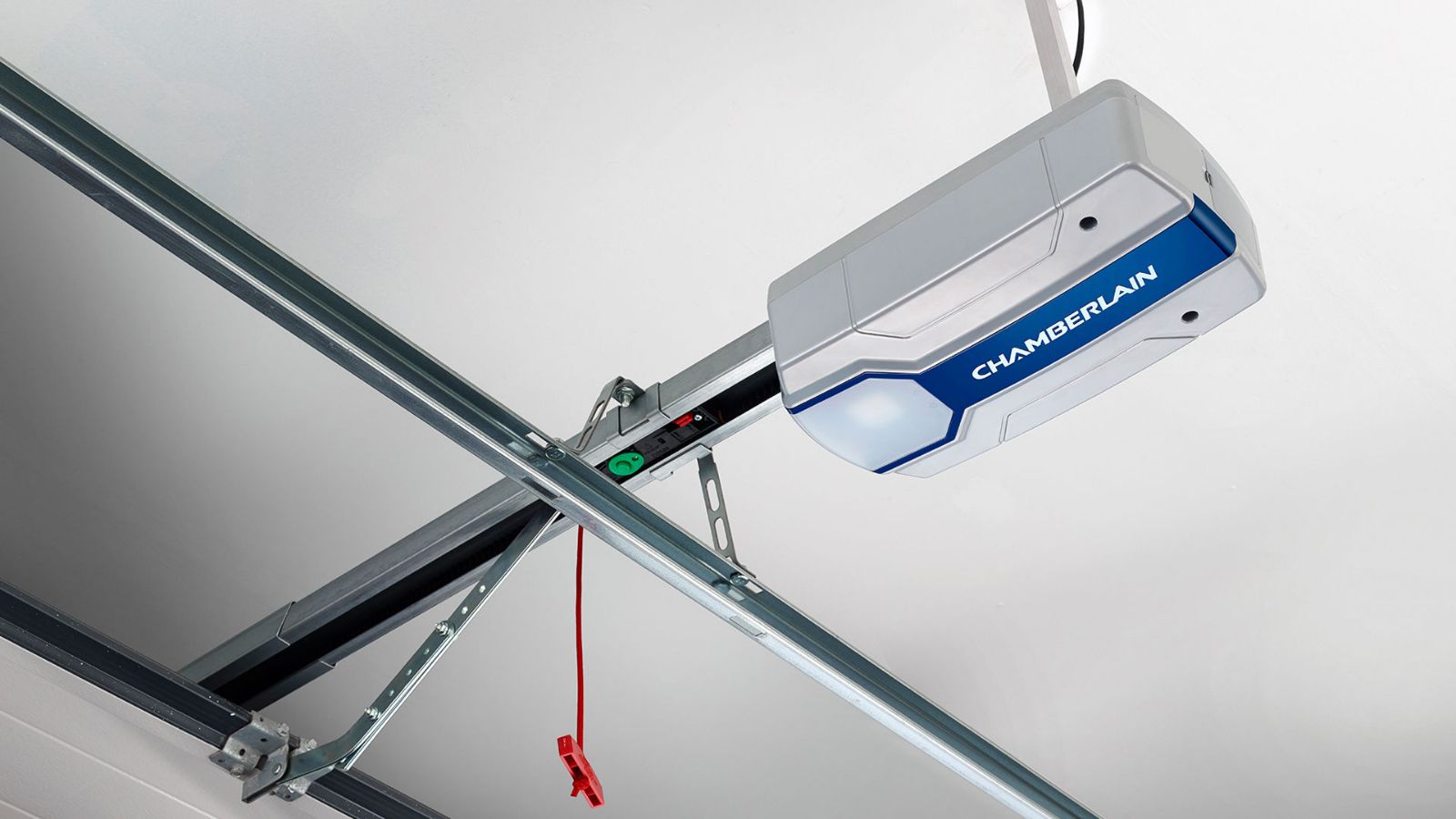 Hvordan monterer du garasjeportåpneren?